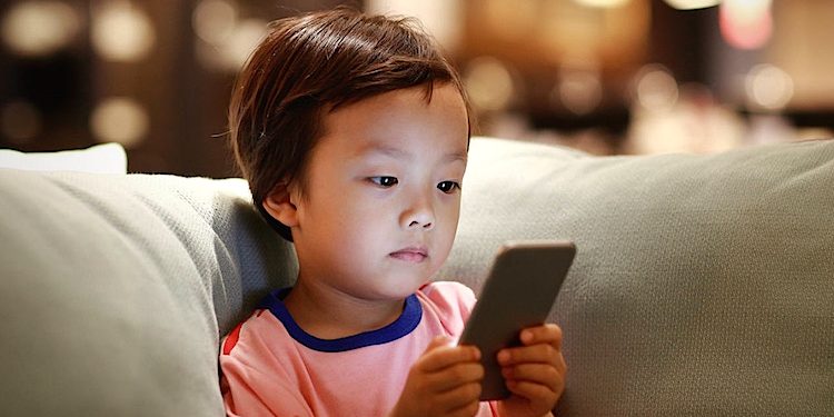 Kinder und Smartphones