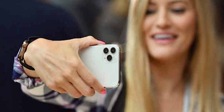 Apple iPhone 12