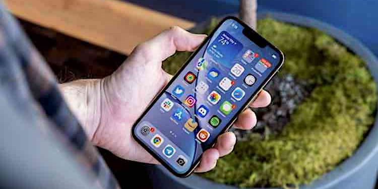 Apple: iPhone-Hersteller drängt zum Update auf iOS 15