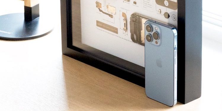 Gridstudio: Gerahmtes iPhone XR kostet 248 Euro