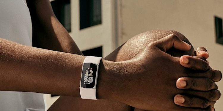 Fitbit Charge 6: Tracker mit Google Apps vorgestellt