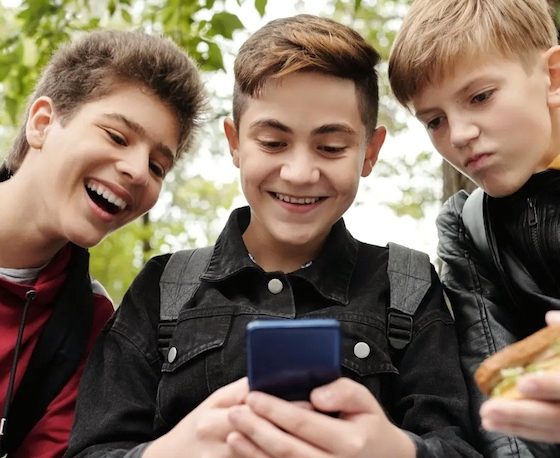Social Media: Hendrik Streeck setzt sich für Altersgrenze ein