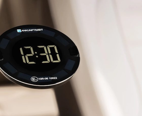 Ooono P-Disc No3: Elektrische Parkscheibe mit Solar im Angebot