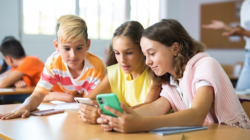 Social Media: Frankreich stimmt für Verbot für unter 15-Jährige