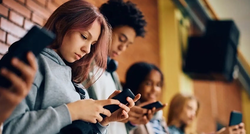 Social Media: Spanien plant Verbot für Jugendliche