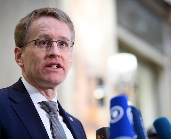 Social Media-Verbot: Ministerpräsident Günther sieht Weg „in den Abgrund“