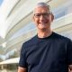Apple: Tim Cook zeigt Prototypen und erinnert an Steve Jobs