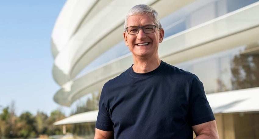 Apple: Tim Cook zeigt Prototypen und erinnert an Steve Jobs