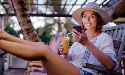 Zwei Drittel sind im Urlaub über WhatsApp & Co. erreichbar