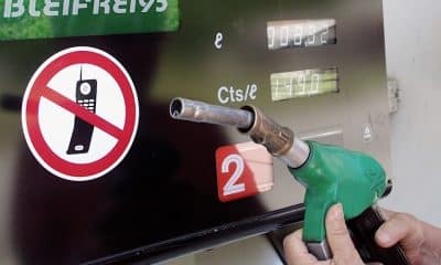 Handy-Verbot: Das bedeuten die Tankstellen-Schilder wirklich