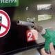 Handy-Verbot: Das bedeuten die Tankstellen-Schilder wirklich